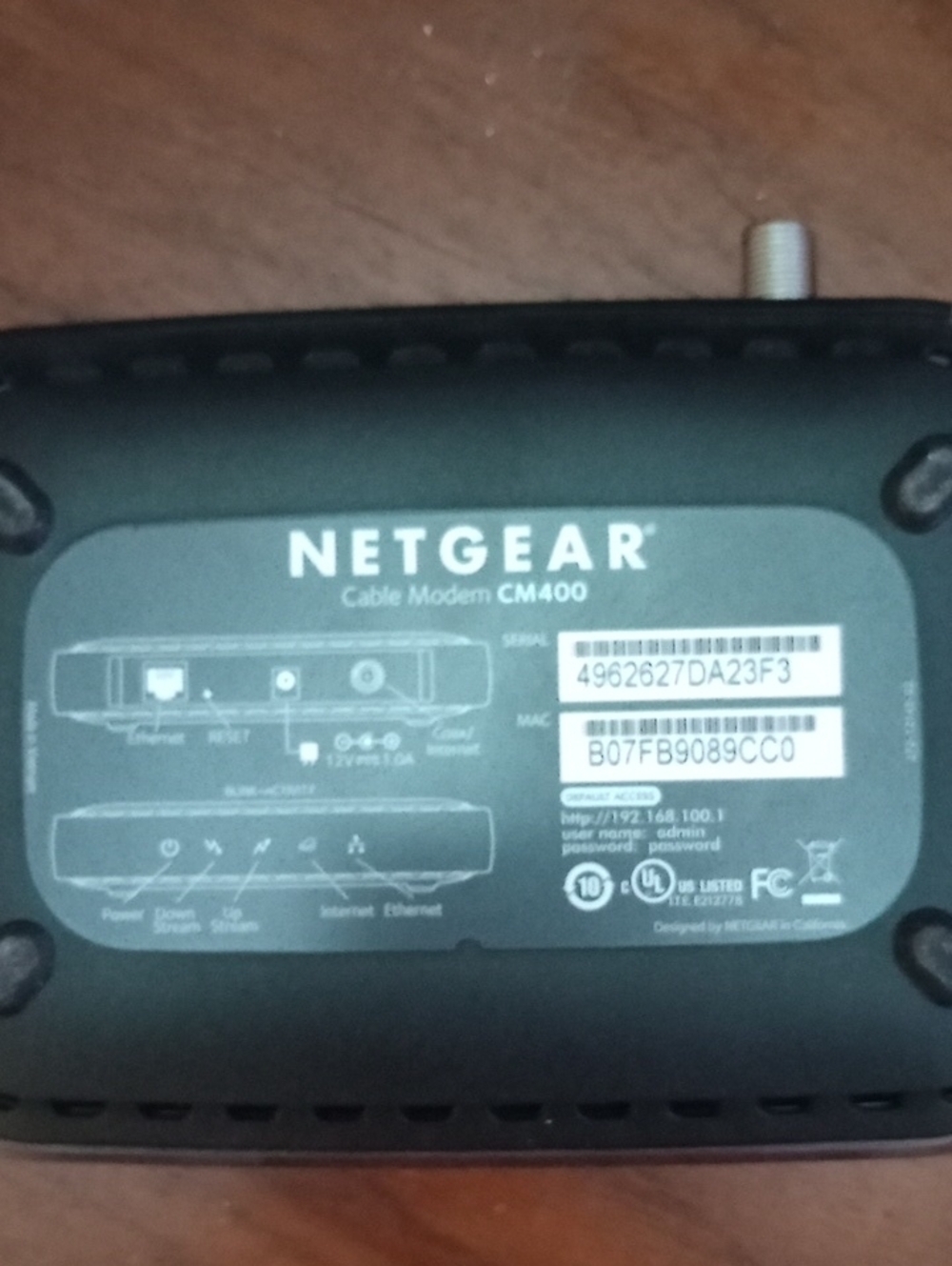 netgear Black Compact Router with Venting Detail - Picture 2 of 7